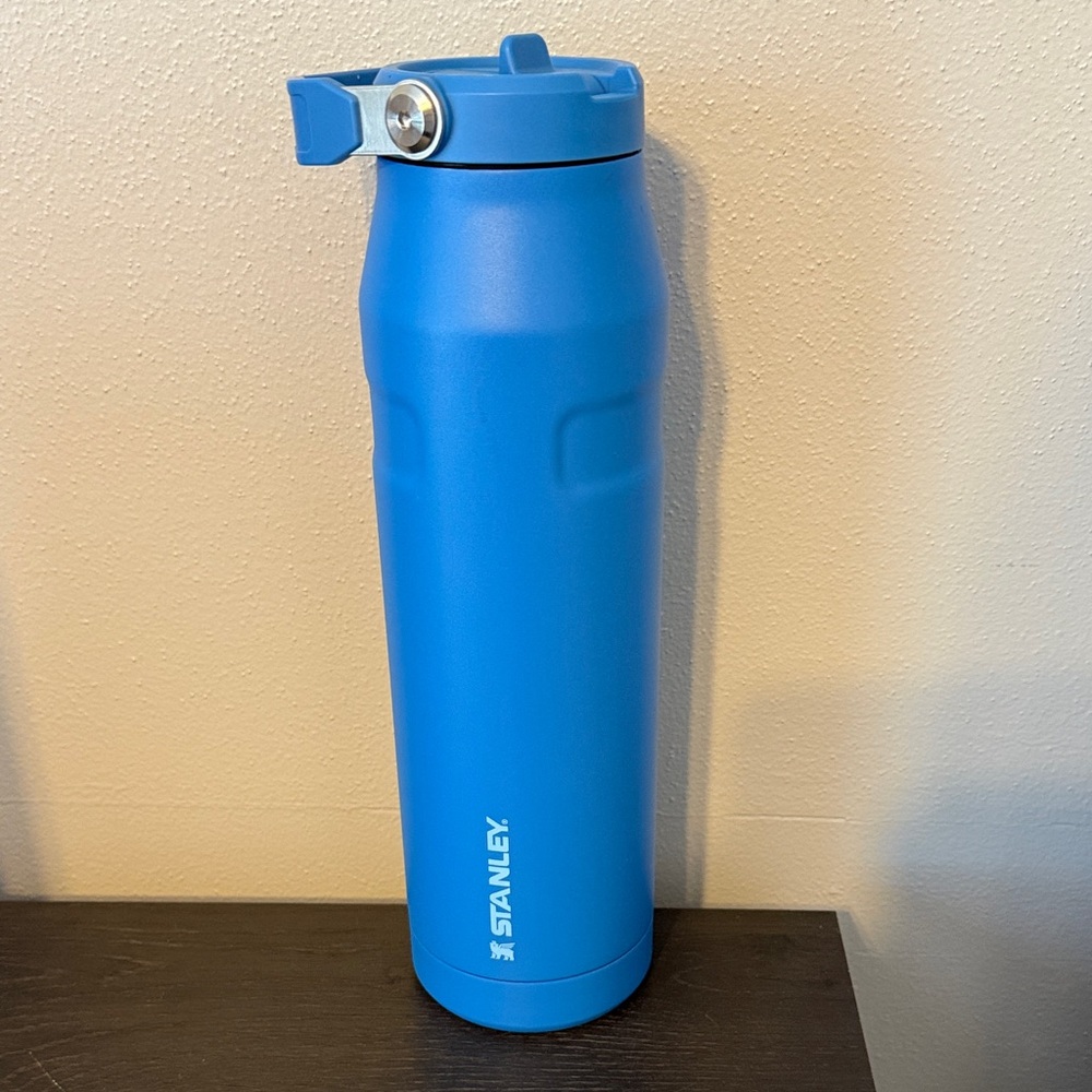 NWOT Stanley Aerolight Water Bottle